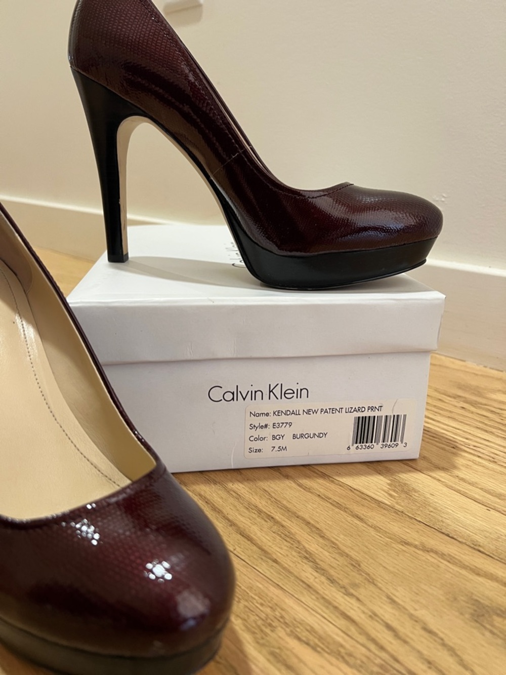 Calvin Klein Kendall New Patent Lizard Print in Burgandy size 7.5